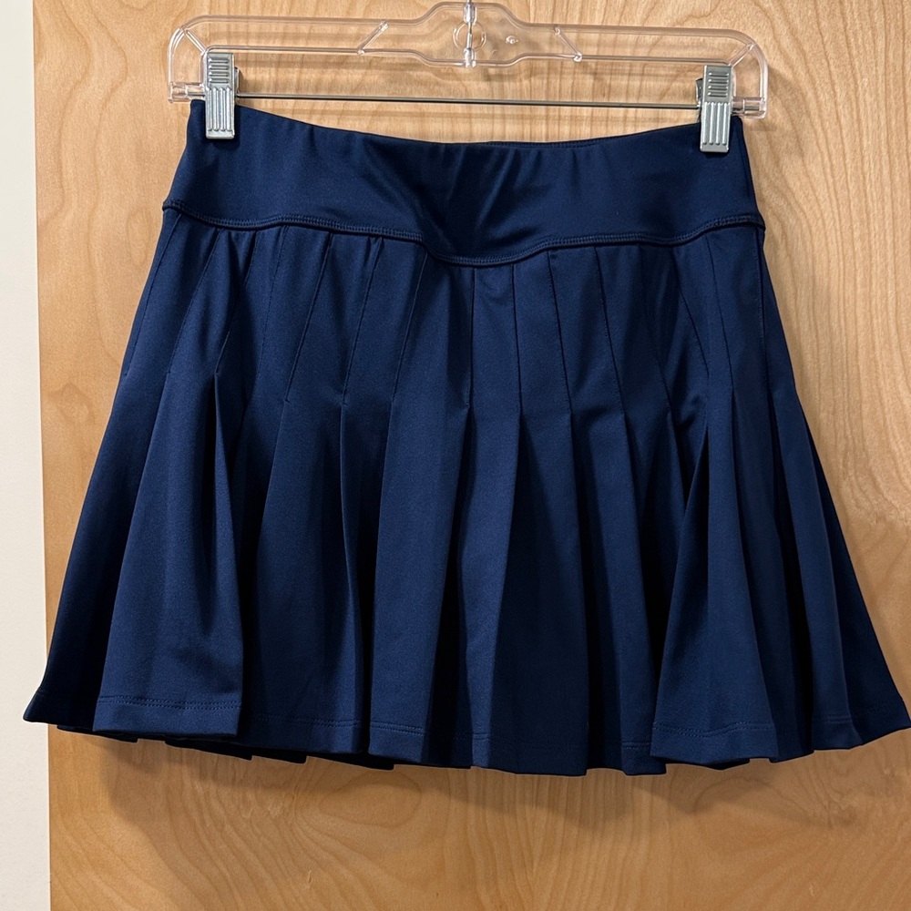 NWOT TUCKERNUCK NAVY BLUE PLEATED SKORT, SIZE XS